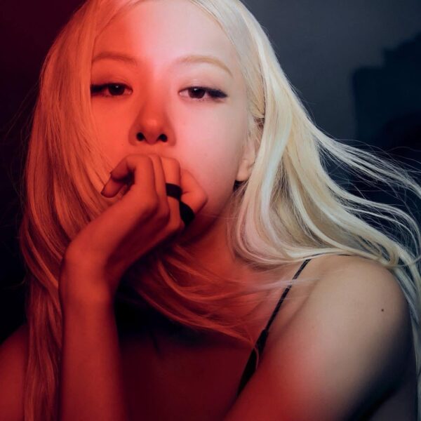 260209 This Rosé pic is soooo familiar