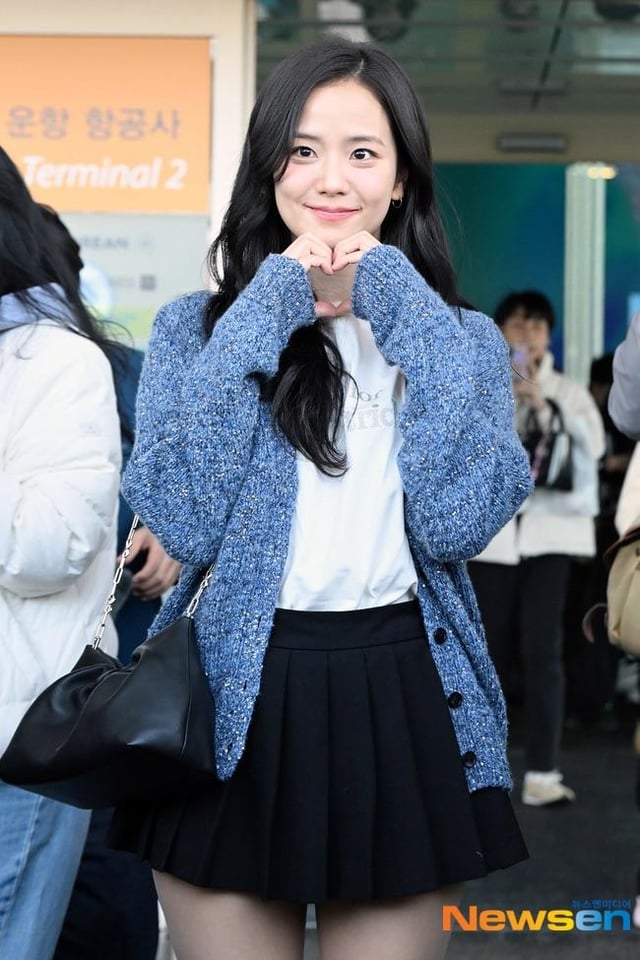 260227 Jisoo @ Incheon International Airport (Departure to Prague) [newsen]