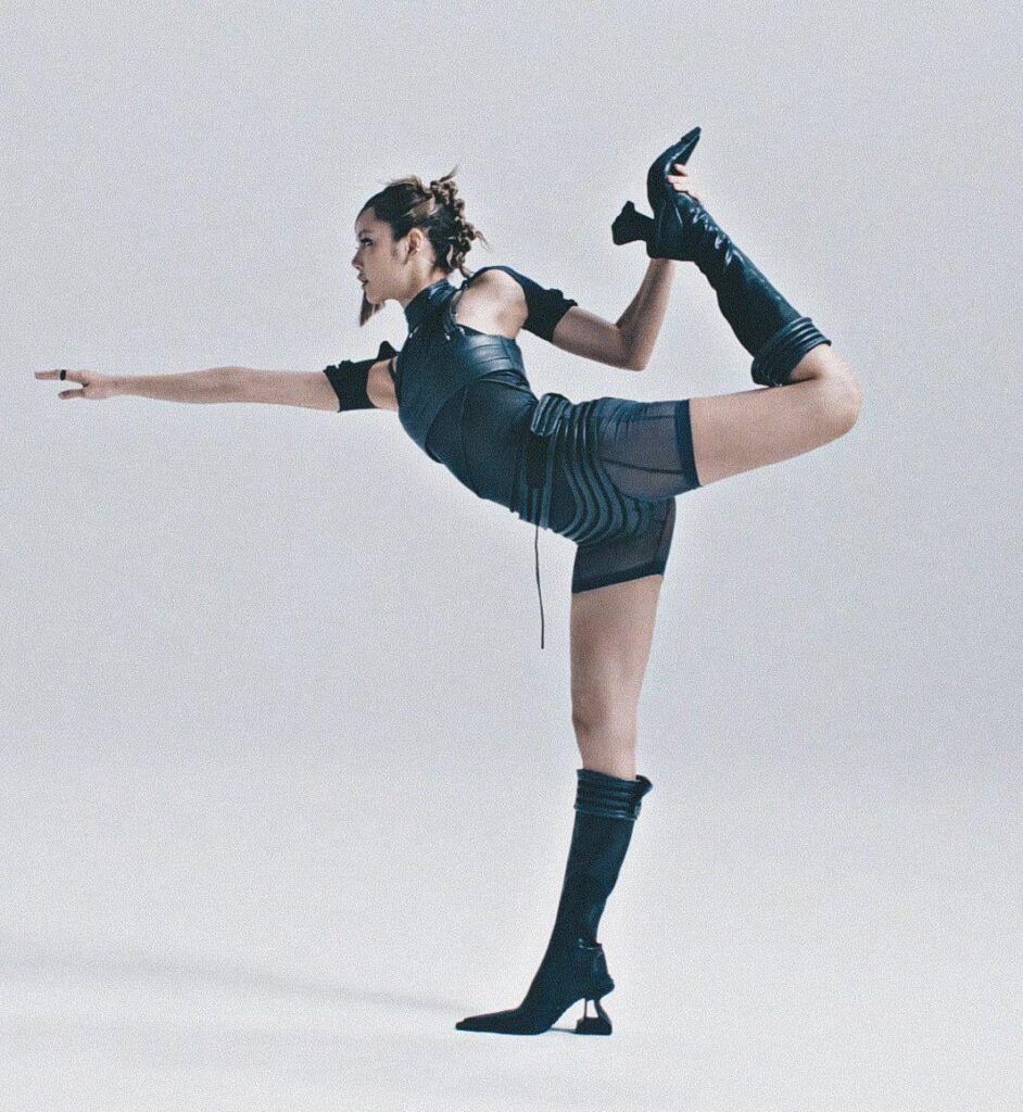 Lisa is flexible af