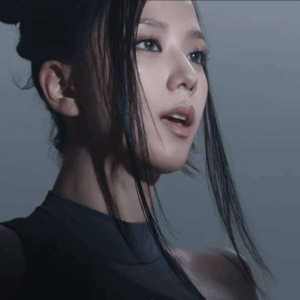 I keep rewatching the GO M/V just for this shot of Jisoo