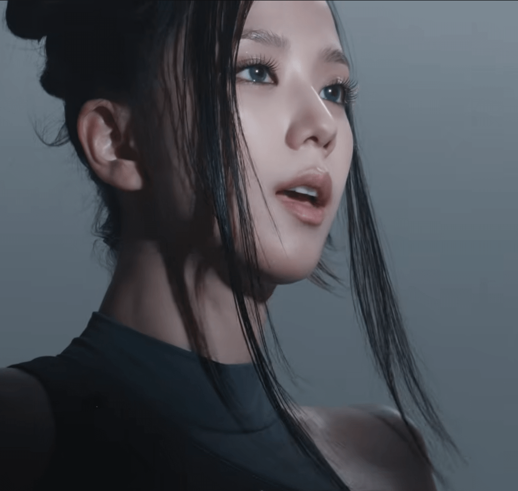 I keep rewatching the GO M/V just for this shot of Jisoo