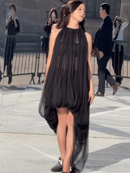 260303 Jisoo ParisFashionWeek