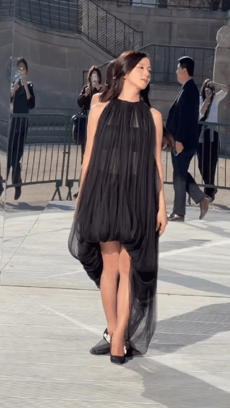 260303 Jisoo ParisFashionWeek