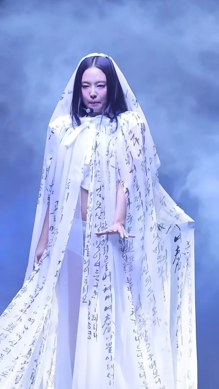 Jennie Seoul City Performance at MMA 2025