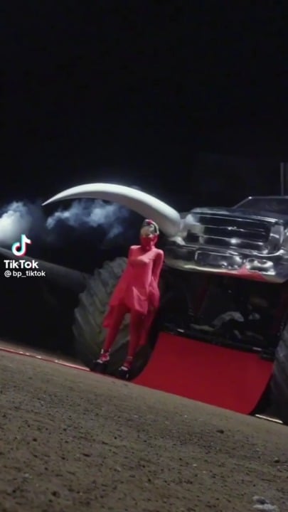 220820 Jennie Pink Venom