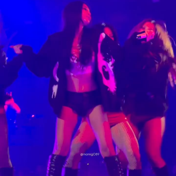 Jennie performing 'with the IE (way up)' at Complexcon in Hong Kong - 260322