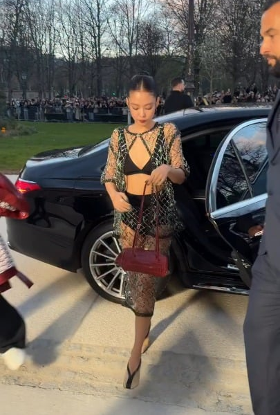 260309 Jennie Chanel Paris Fashion Week
