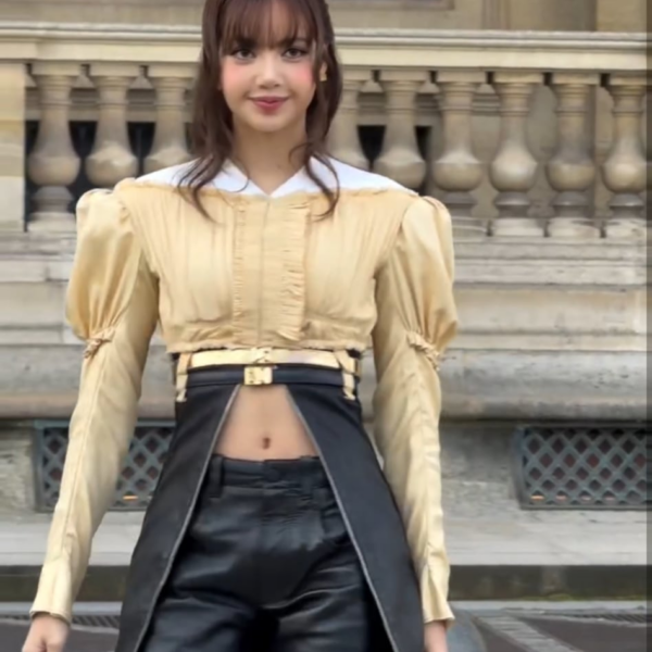 260310 Lisa arrives @ LOUIS VUITTON Paris Fashion Week