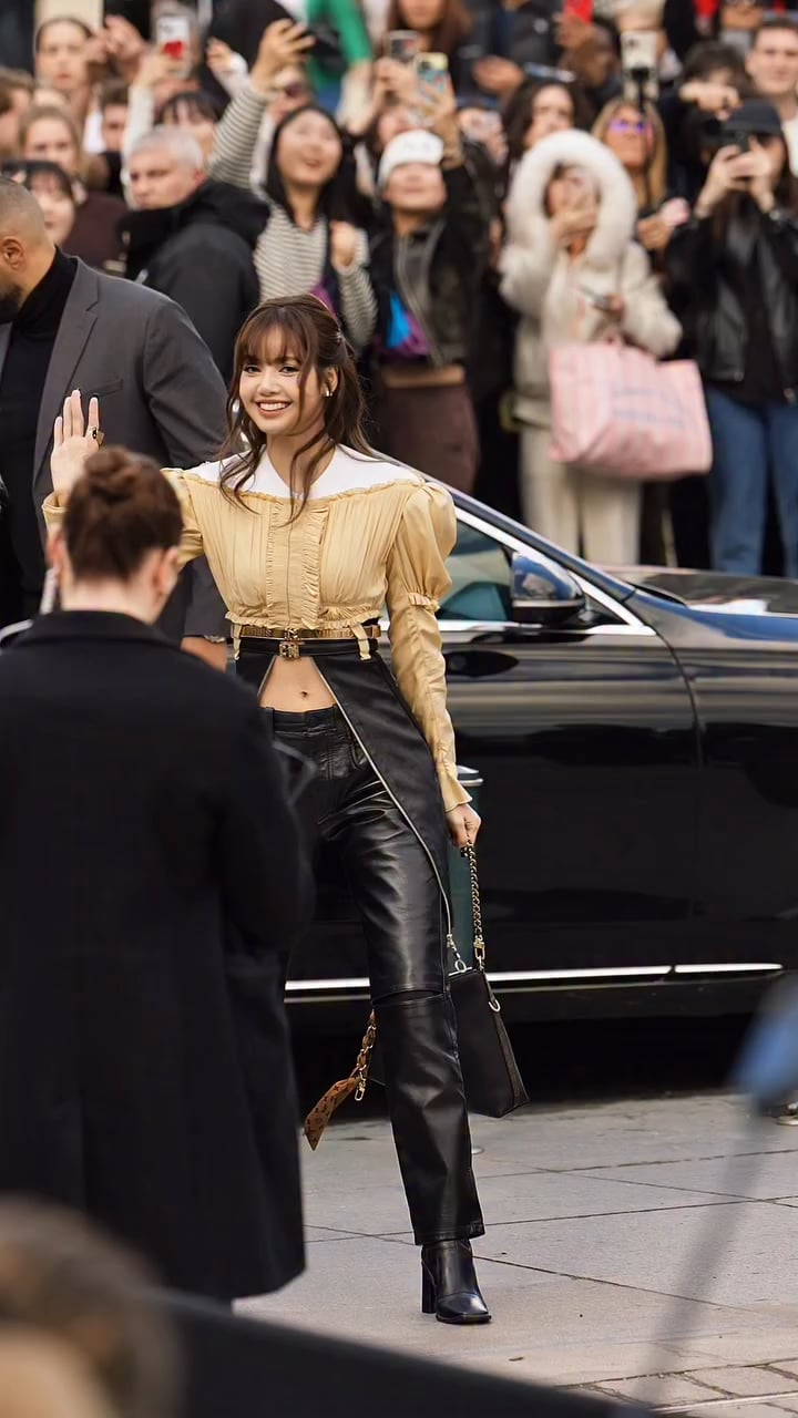 260310 Lisa attends the Louis Vuitton Womenswear Fall/Winter 2026-2027 Show as part of Paris Fashion Week