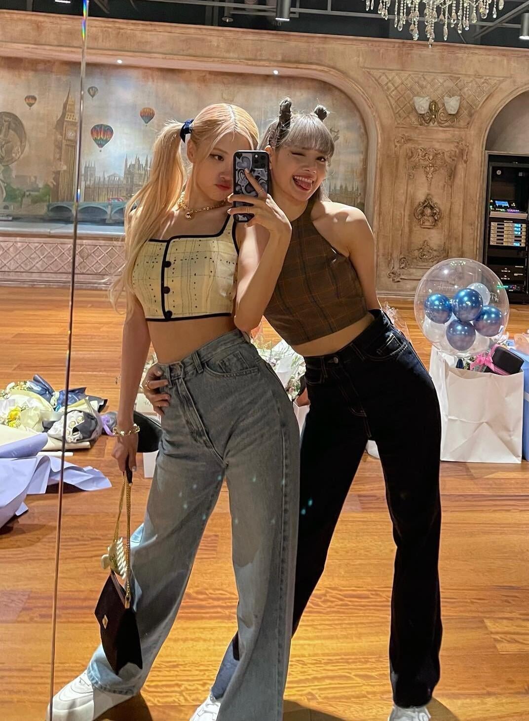 Rose and Lisa 🩷🏹