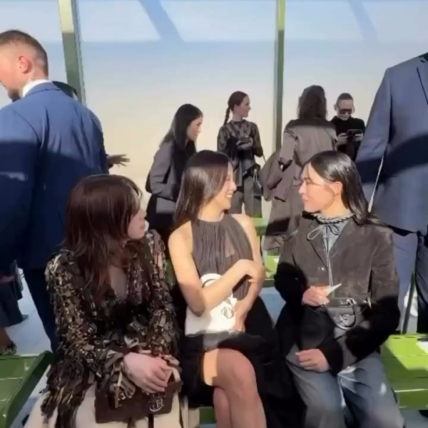 260303 Jisoo w/ LingOrm @ DIOR Paris Fashion Week