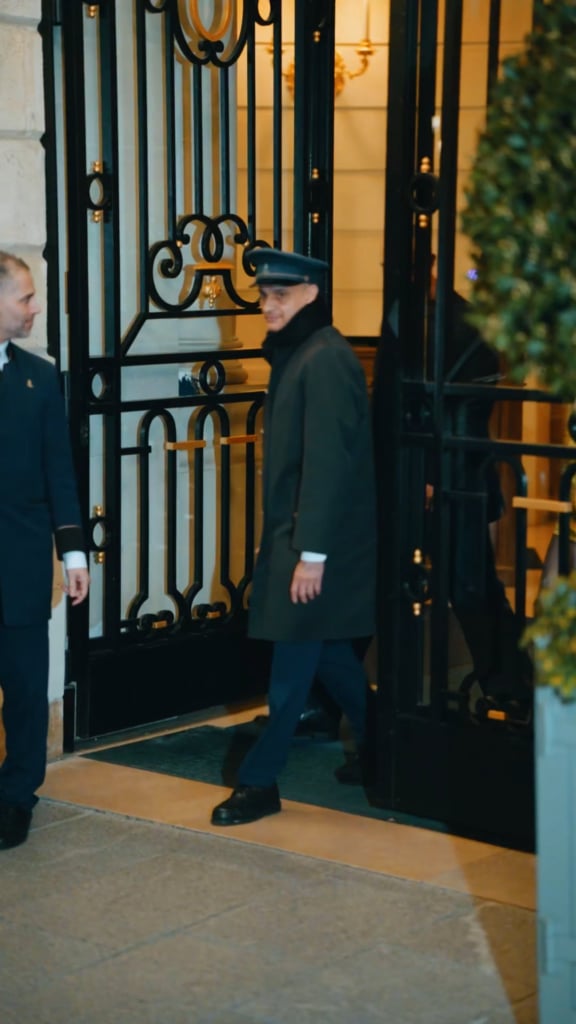 260303 ROSÉ on her way to SAINT LAURENT Paris Fashion Week