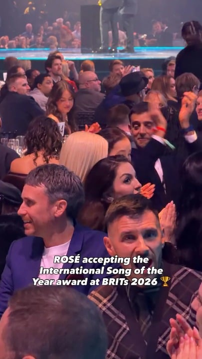 260304 brits IG Update w/ Rosé