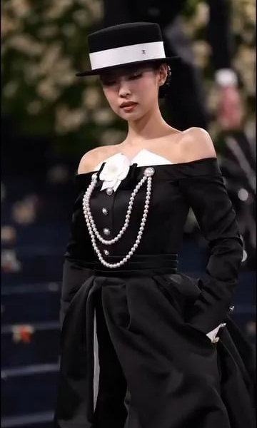 250506 Jennie at met Gala