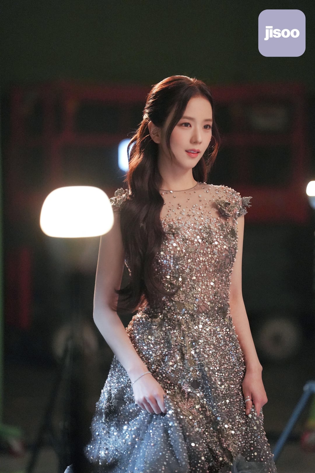 260324 JISOO APP Update | [📸] ‘Boy On Demand’ Behind