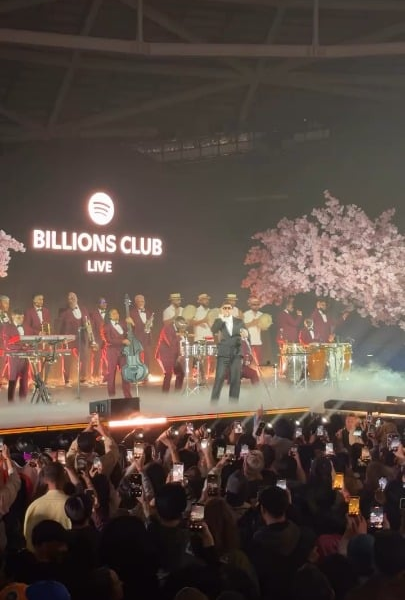 260308 Lisa IG Story Update w/ Bad Bunny