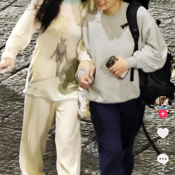 260803 how tall is jennie?