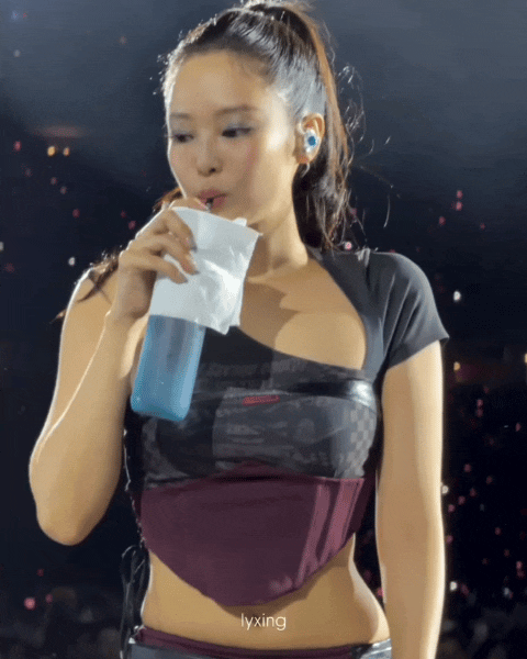 Jennie kim she is so beautiful and delicate ❤️😍