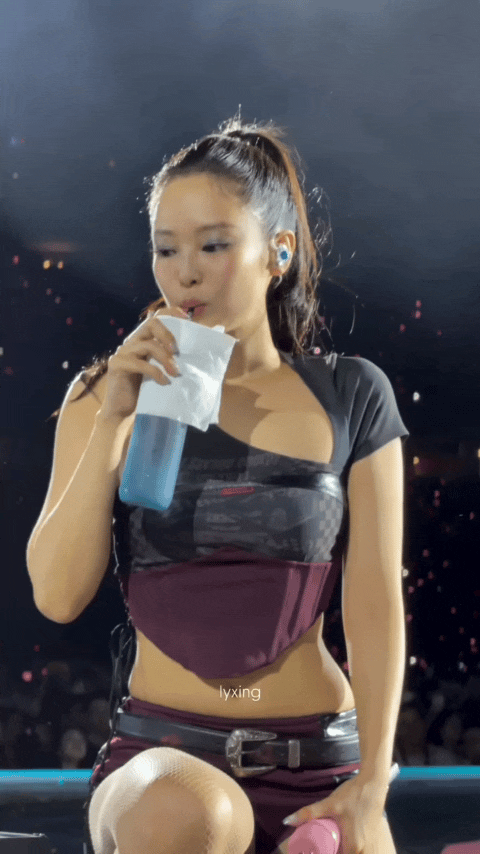 Jennie kim she is so beautiful and delicate ❤️😍