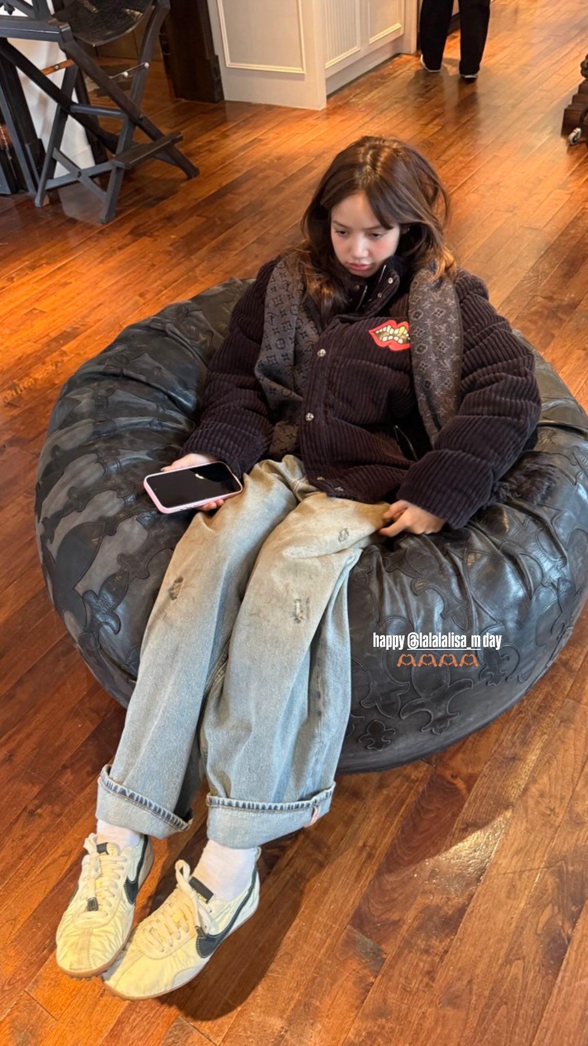 260327 emjanggg IG Story Update w/ Lisa