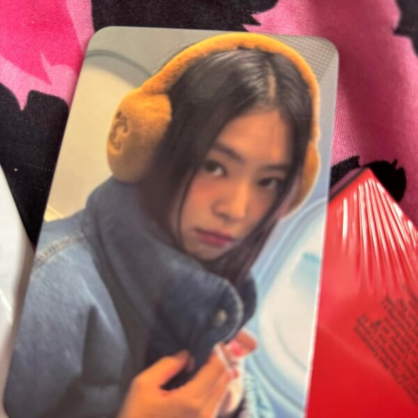 260325 Verifying these photocards