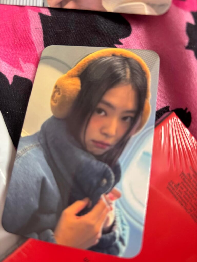 260325 Verifying these photocards