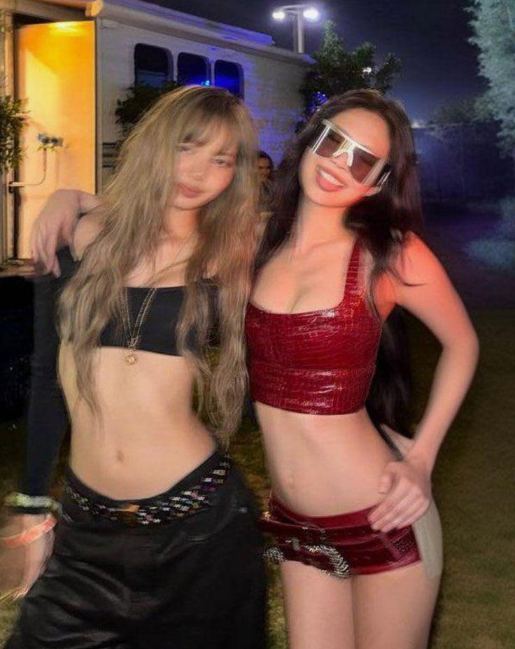 Forever obsessed with this duo ✨ #Jenlisa