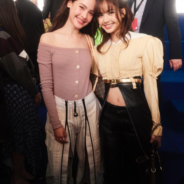 260311 Lisa w/ Yaya @ LOUIS VUITTON Paris Fashion Week