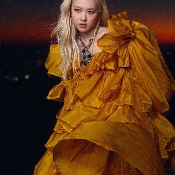 ROSÉ for CR Fashion Book