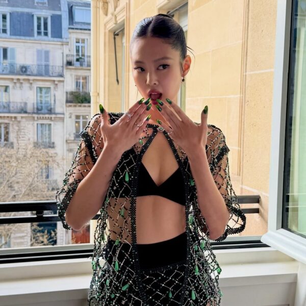 260310 cam.t.artist IG Update w/ Jennie