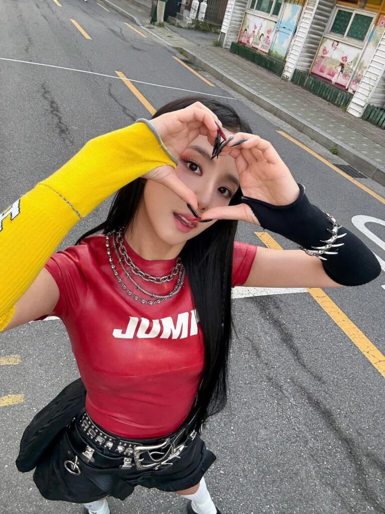 250711 Jisoo x Jump