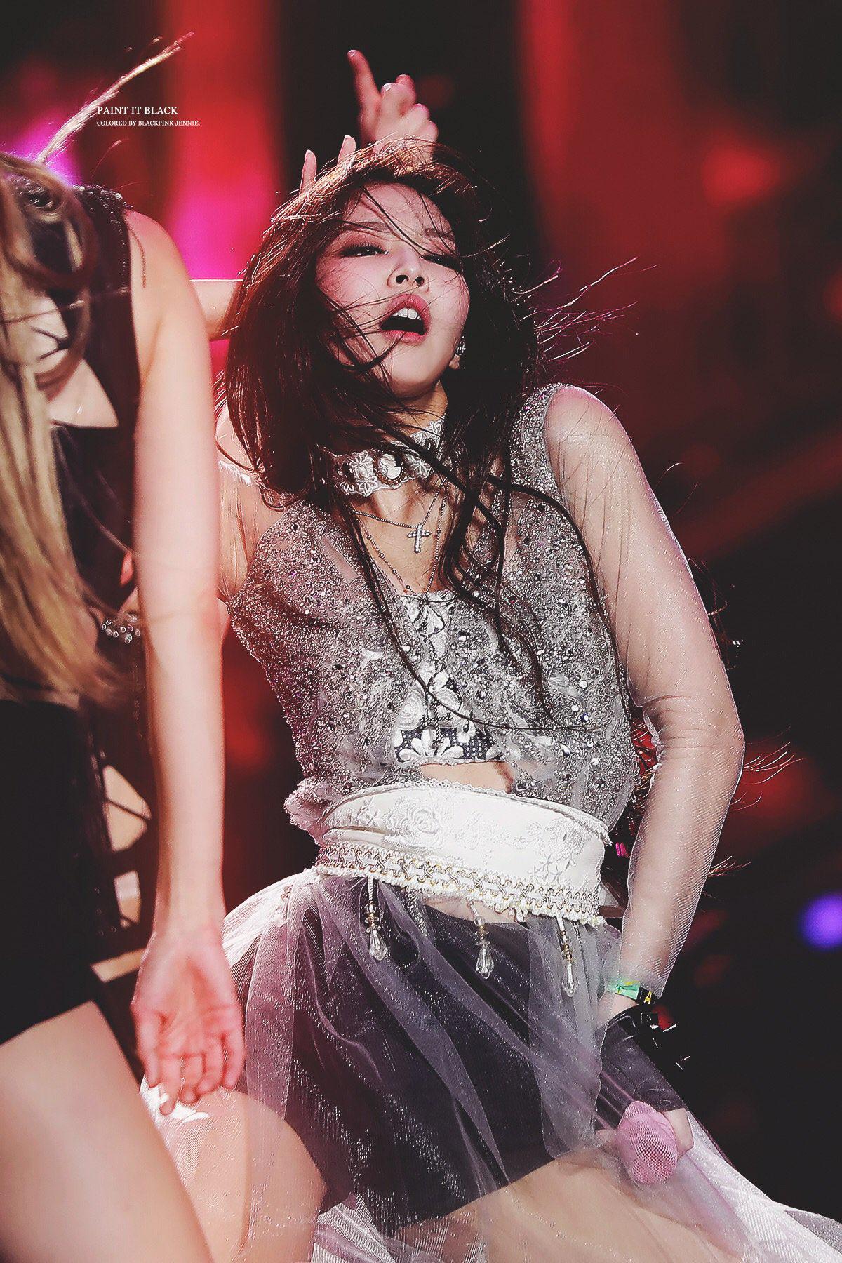 190412 - Jennie Coachella