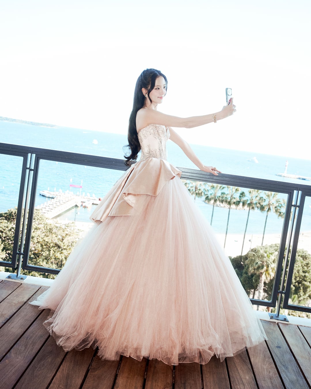 260430 JISOO APP Update | [📸] Canneseries 2026