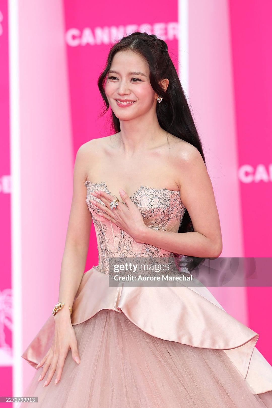 260423 Jisoo @ CANNESERIES Season 9 Pink Carpet