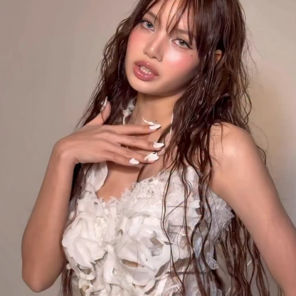 260417 wearelloud IG Update with Lisa