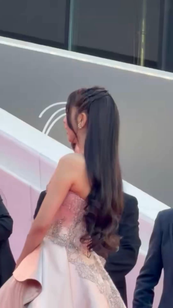 260423 Jisoo arrives at CANNESERIES Season 9