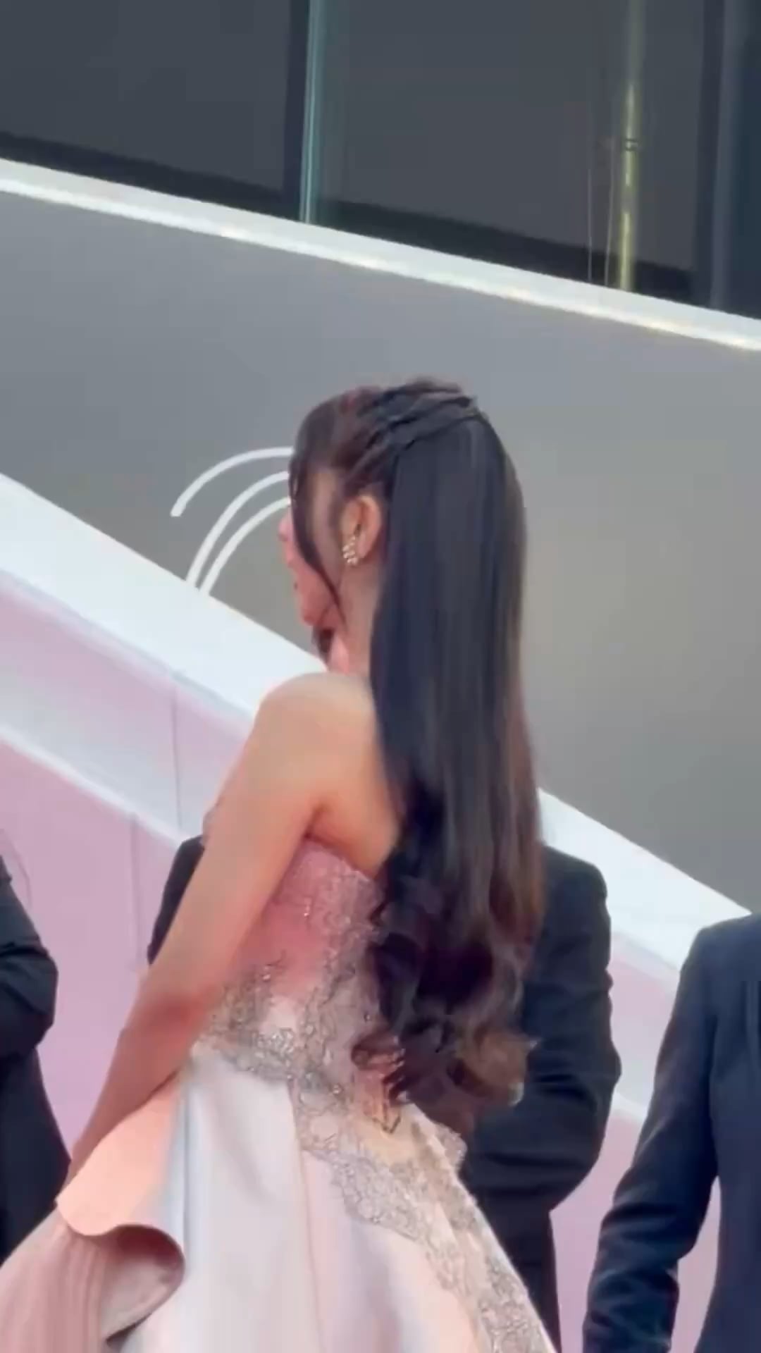 260423 Jisoo arrives at CANNESERIES Season 9