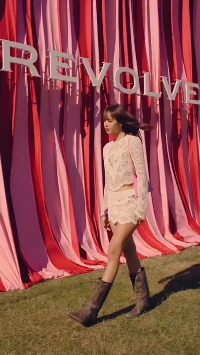 260414 revolve IG Update w/ Lisa