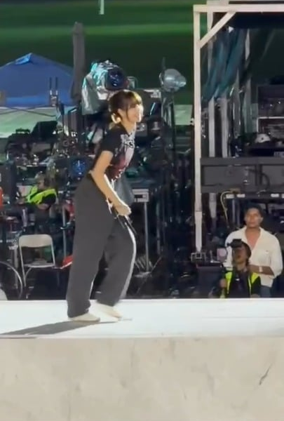 260425 Lisa IG Story Update