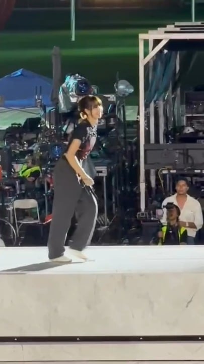 260425 Lisa IG Story Update