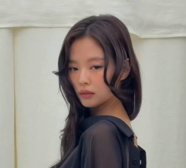 260404 Jennie IG update