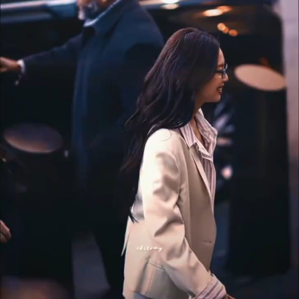 260501 Jennie giving CEO vibes