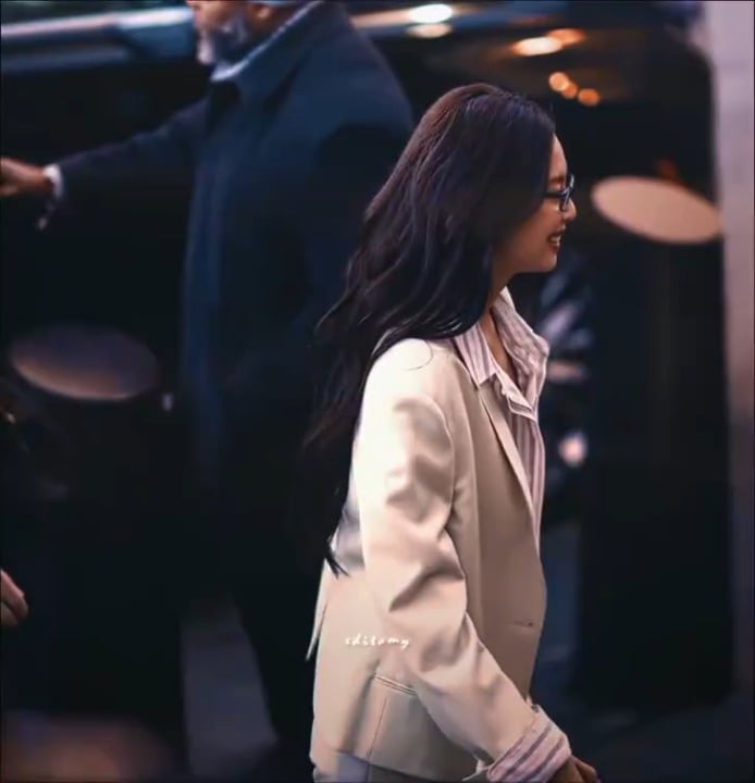 260501 Jennie giving CEO vibes