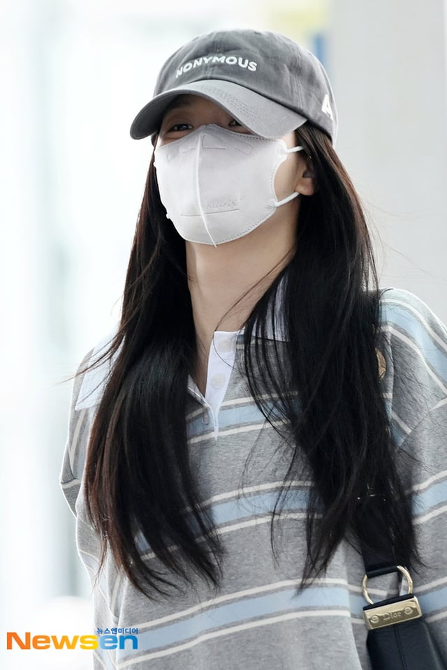 260422 Jisoo @ Incheon International Airport (Departure to Paris)