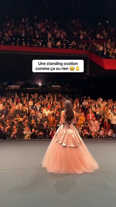 260423 Jisoo gets a standing ovation @ CANNESERIES Season 9