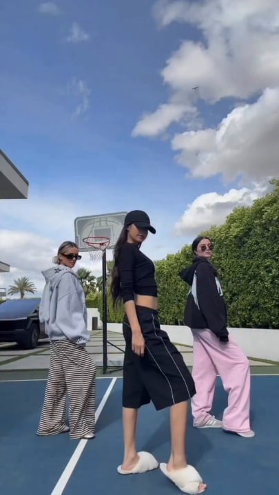 260416 brookeandjess IG Update w/ Lisa