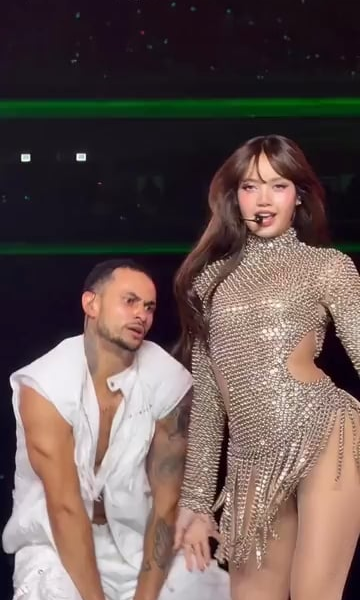 260125 Lisa performed FUTW wearing custom Courreges at BLACKPINK’s Deadline tour stop in Hong Kong Day 2