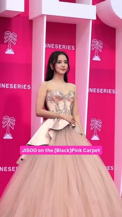 260423 Jisoo @ CANNESERIES Season 9 Pink Carpet