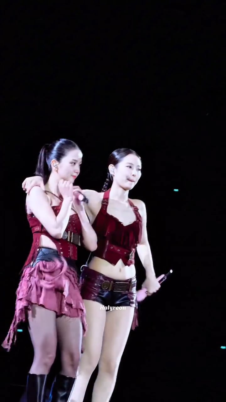 251106 Jennie ft Jisoo