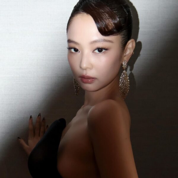 260425 Jennie IG update